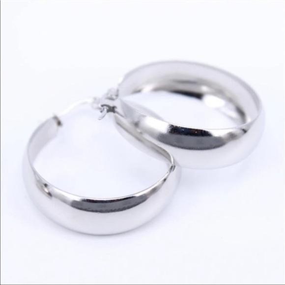 NEW 18K WHITE GOLD 2”ROUND CHUNKY HOOP EARRINGS - Picture 3 of 4